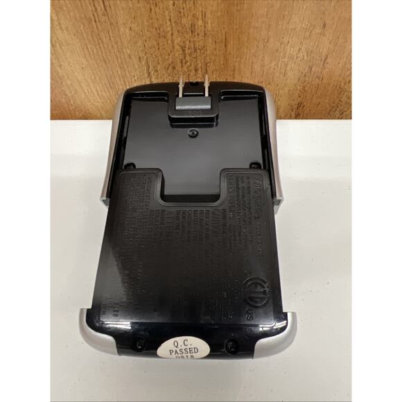 Energizer CHDC8 Ni-MH Battery Charger for 4 AA & AAA Batteries - Picture 3 of 4